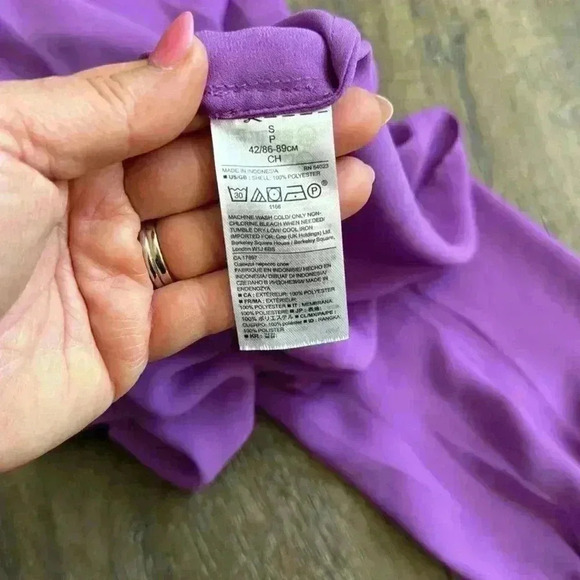 Banana Republic purple blouse.  Women’s size small.  Excellent condition! - Picture 6 of 7